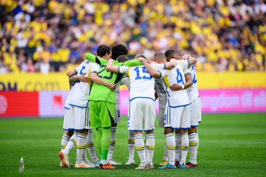 The players of Sweden gather