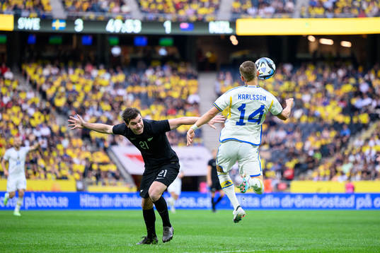 Tim Payne of New Zealand and Jesper Karlsson of Sweden