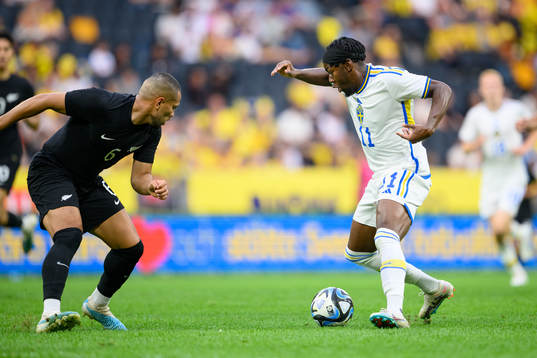 Bill Tuiloma of New Zealand and Anthony Elanga of Sweden