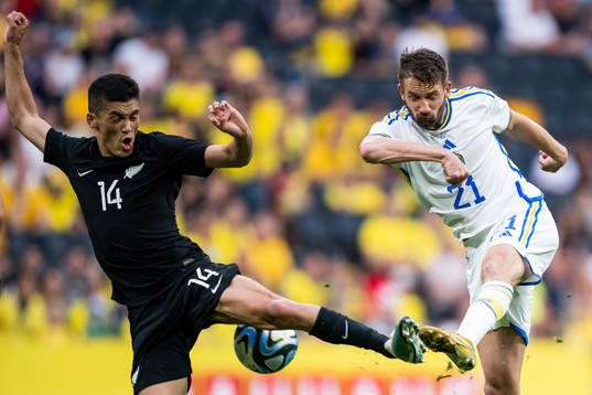 Elijah Just of New Zealand and Marcus Rohdén of Sweden