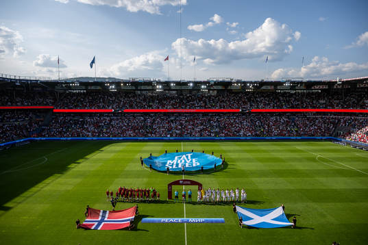 Players of Norway and of Scotland line up