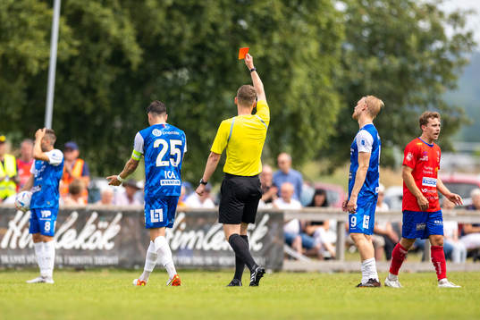 Oddevolds Kenan Mehovic får rött kort