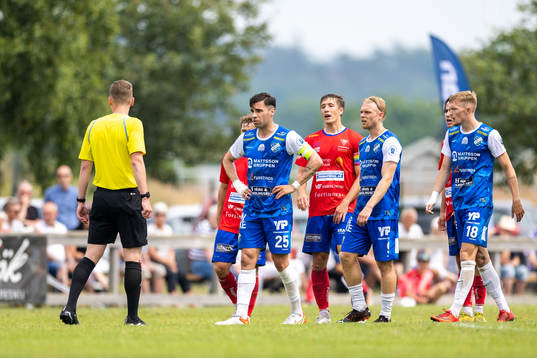 Oddevolds Kenan Mehovic får rött kort