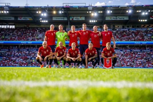 The starting eleven of Norway pose for a team photo