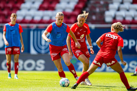 Marthine Østenstad of Brann warms up