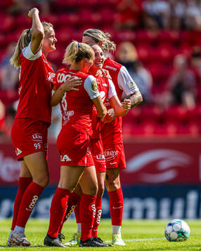 Marit Bratberg Lund of Brann celebrates