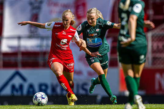 Nora Eide Lie of Brann and Sandra Østenstad of Avaldsnes