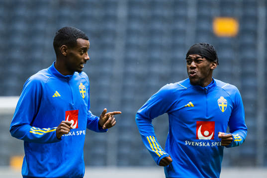 Alexander Isak and Anthony Elanga of the Swedish national