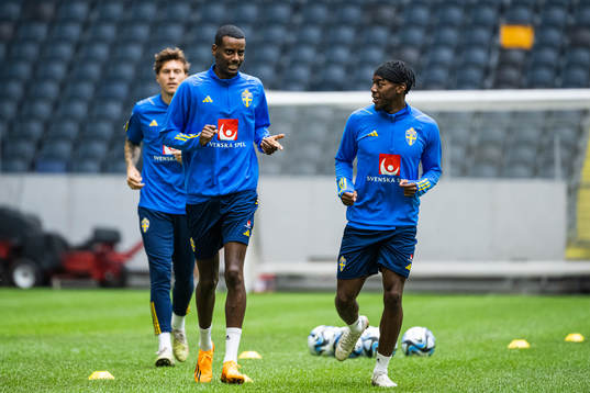 Alexander Isak and Anthony Elanga of the Swedish national