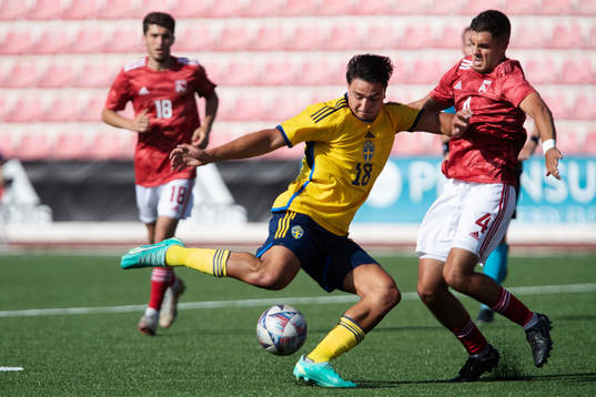 Jusef Erabi of Sweden and Julian Britto of Gibraltar