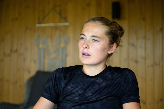 Paulina Nyström tränar i gymmet