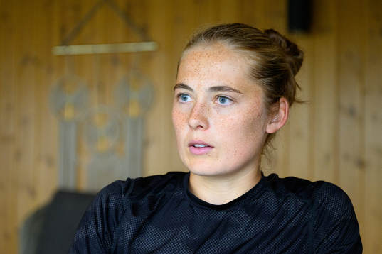 Paulina Nyström tränar i gymmet