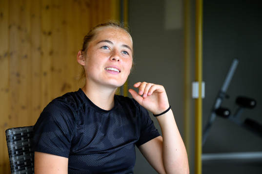 Paulina Nyström tränar i gymmet