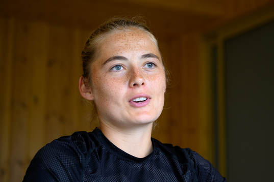 Paulina Nyström tränar i gymmet