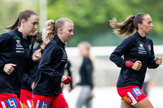 Örebros Nathalie Hoff Persson värmer upp