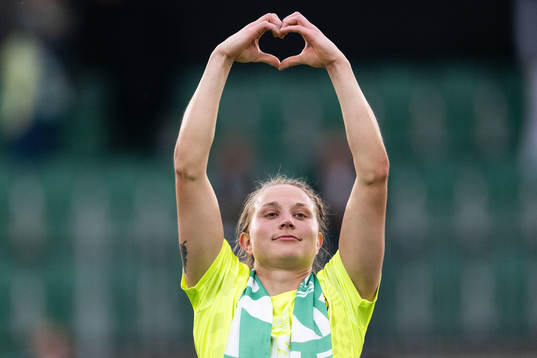 Hammarbys målvakt Anna Tamminen jublar