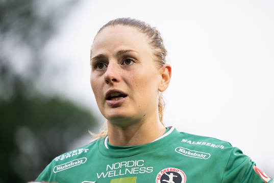 Örebros målvakt Tove Enblom deppar