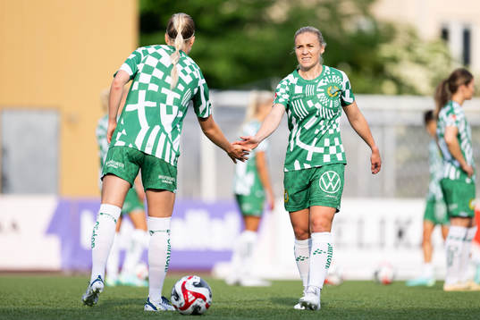 Hammarbys Eva Nyström och Ellen Gibson