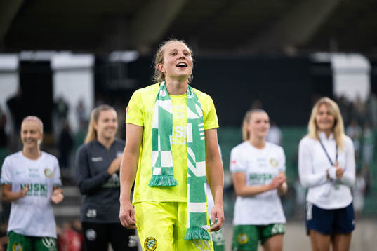 Hammarbys målvakt Anna Tamminen jublar