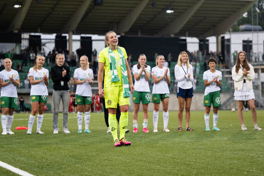 Hammarbys målvakt Anna Tamminen jublar