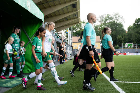 Örebros målvakt Tove Enblom, Hammarbys Alice Carlsson och