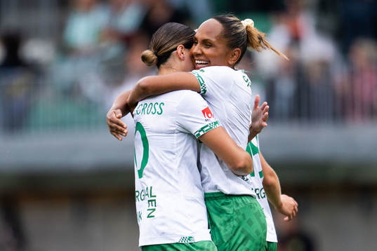 Hammarbys Madelen Janogy jublar med Kyra Cooney-Cross