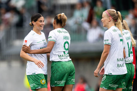 Hammarbys Madelen Janogy jublar med Kyra Cooney-Cross