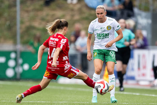 Örebros Katariina Kosola och Hammarbys Jonna Andersson