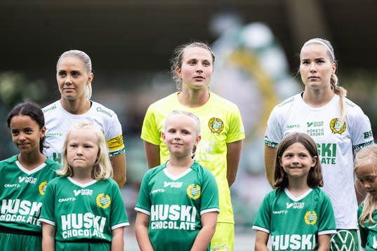 Hammarbys Alice Carlsson, målvakt Anna Tamminen och Eva