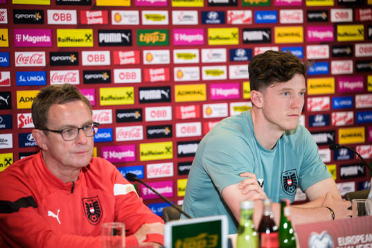 Head coach Ralf Rangnick and Michael Gregoritsch of the