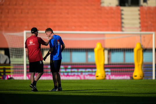 Head coach Janne Andersson and Dejan Kulusevski of the