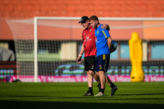 Head coach Janne Andersson and Dejan Kulusevski of the