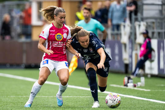 IK Uppsalas Johanna Renmark och FC Rosengårds Fiona Brown