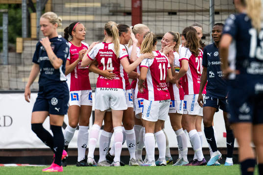 IK Uppsalas Agnes Nyberg jublar med lagkamrater