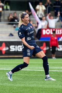 FC Rosengårds Olivia Schough jublar