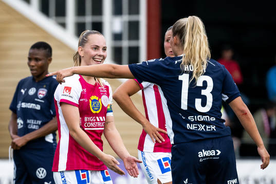 IK Uppsalas Agnes Nyberg och FC Rosengårds Olivia Holdt