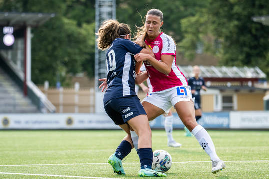 FC Rosengårds Loreta Kullashi och IK Uppsalas Emilia