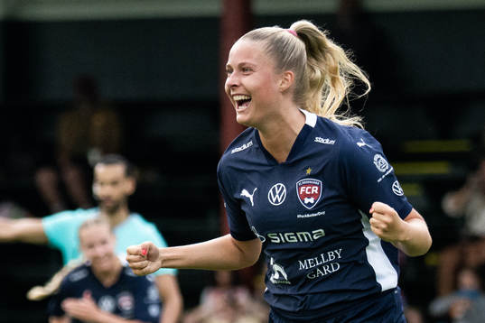 FC Rosengårds Olivia Holdt jublar