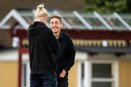 FC Rosengårds sportchef Therese Sjögran och Caroline Seger