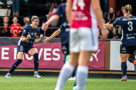FC Rosengårds Olivia Schough och Gudrun Arnardottir jublar