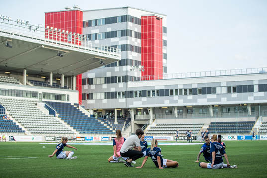 Djurgårdens spelare värmer upp