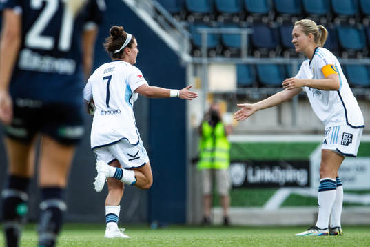 Djurgårdens Hayley Dowd jublar med Sanna Kullberg
