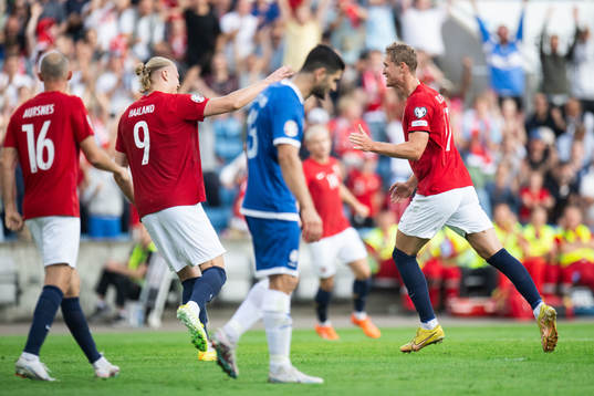 Ola Solbakken of Norway celebrates with Erling Braut
