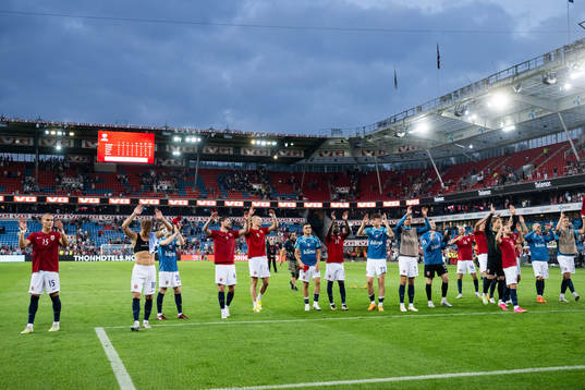Players of Norway celebrate