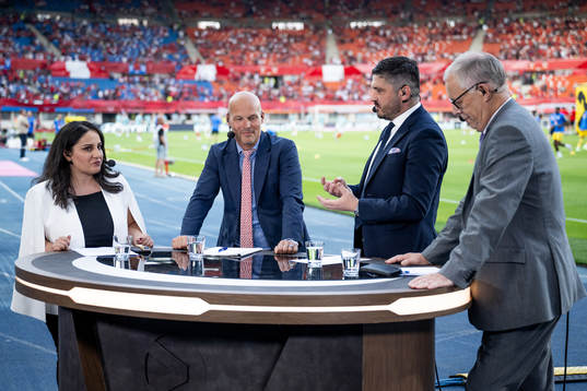 Commentators of Viaplay Jennifer Kucukaslan, Fredrik