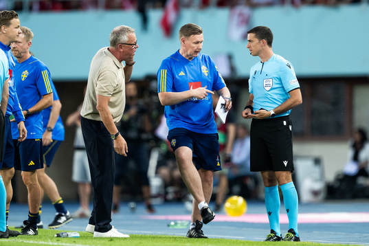 Head coach Janne Andersson and assistant coach Peter