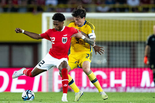 Junior Adamu of Austria and Victor Nilsson Lindelöf of