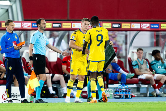 Viktor Gyökeres and Alexander Isak of Sweden