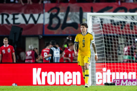 Victor Nilsson Lindelöf of Sweden looks dejected