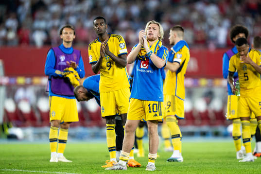 Alexander Isak and Emil Forsberg of Sweden